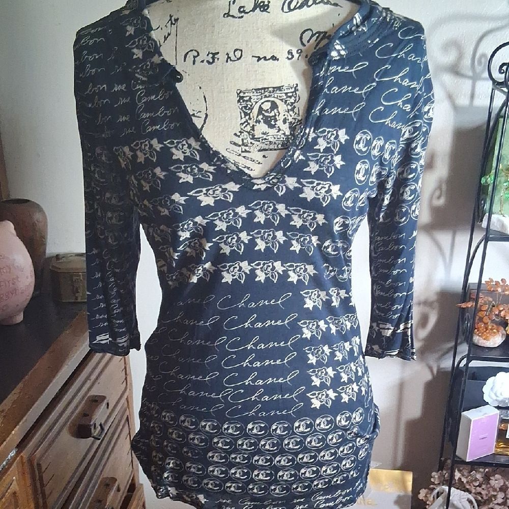 Authentic CHANEL Iconic Blue and Cream Script Blouse Size Small/Medium